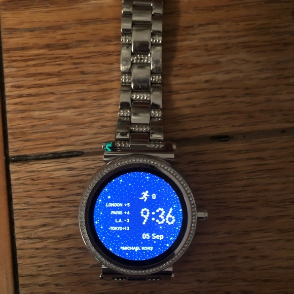 Michael Kors Smart Watch - Picture 6 of 6